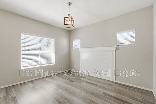 Building Photo - 534 E Bartlett Way