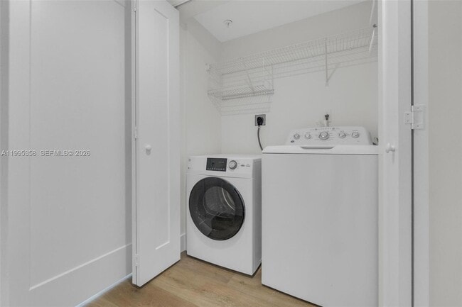 Building Photo - 1155 Brickell Bay Dr