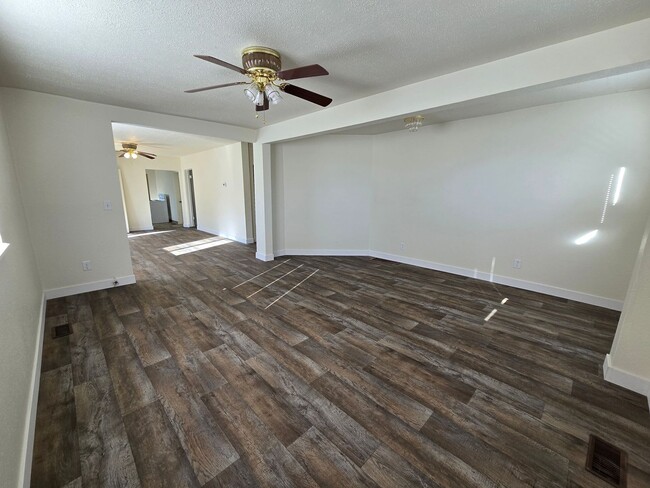 Building Photo - Northside Spokane! Available Now! Move In ...