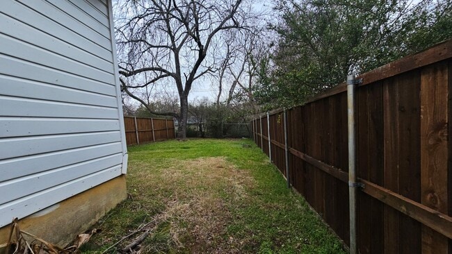 Building Photo - 2115 Glenwood Ln