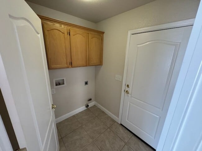 Building Photo - 3 Bedroom Home in Beautiful Lake California!