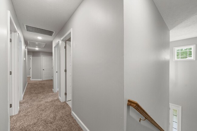 Building Photo - Pet Friendly Four Bedroom!