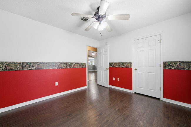 Building Photo - 2490 Pepper Dr