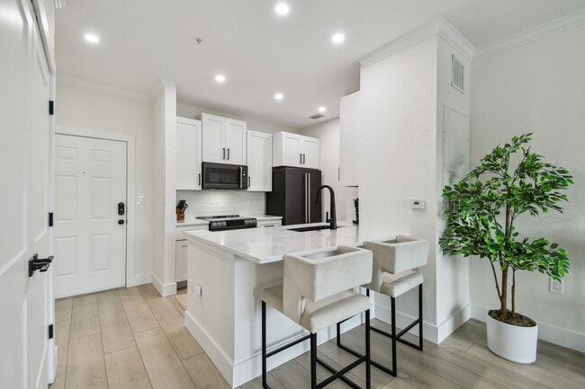 Building Photo - 5000 Culbreath Key Way