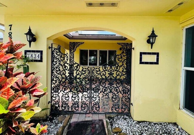 Building Photo - 7834 Edgewater Dr