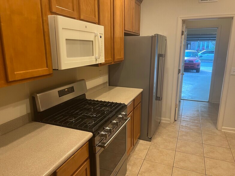 Building Photo - 465 Victoria Hills Dr