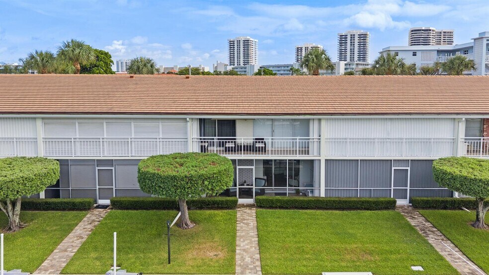 Building Photo - 68 Yacht Club Dr