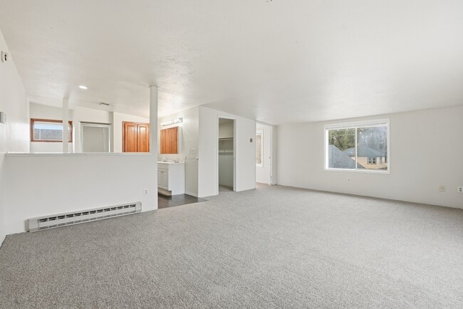 Building Photo - 611 S Ferrall St