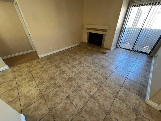 Building Photo - ***SPRING SPECIAL DEAL!! $600 OFF FIRST MONTHS RENT IF MOVED IN 2 WEEKS!!***  CHARMING EAST LAS V...