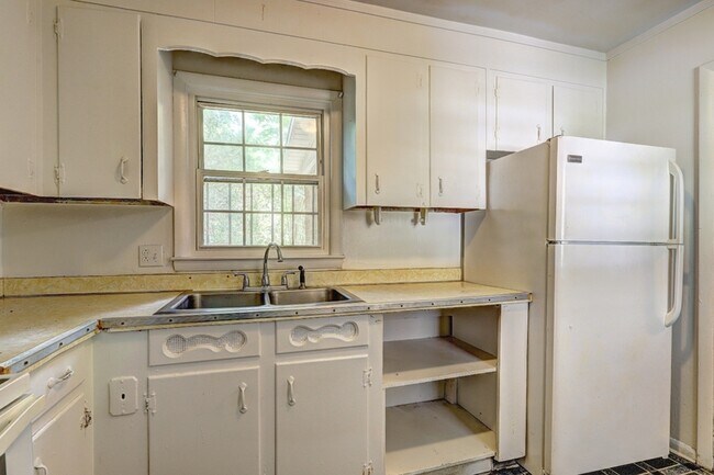 Building Photo - 2511 Derrell Dr