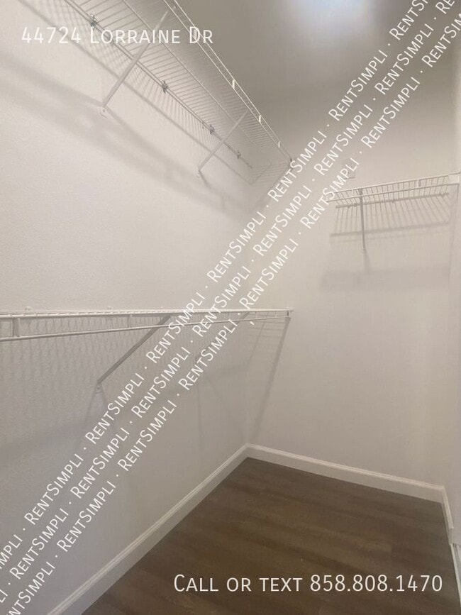 Building Photo - 44724 Lorraine Dr