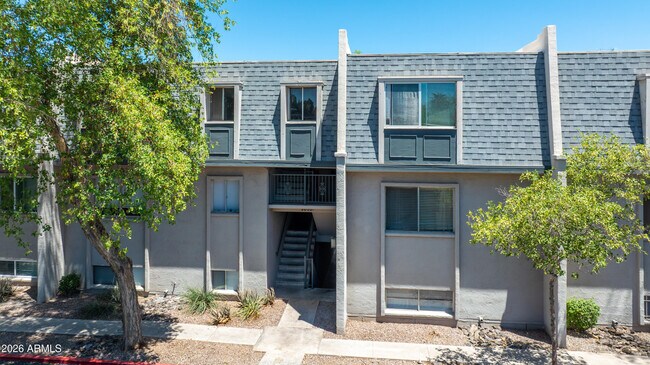 Building Photo - 1010 E Osborn Rd