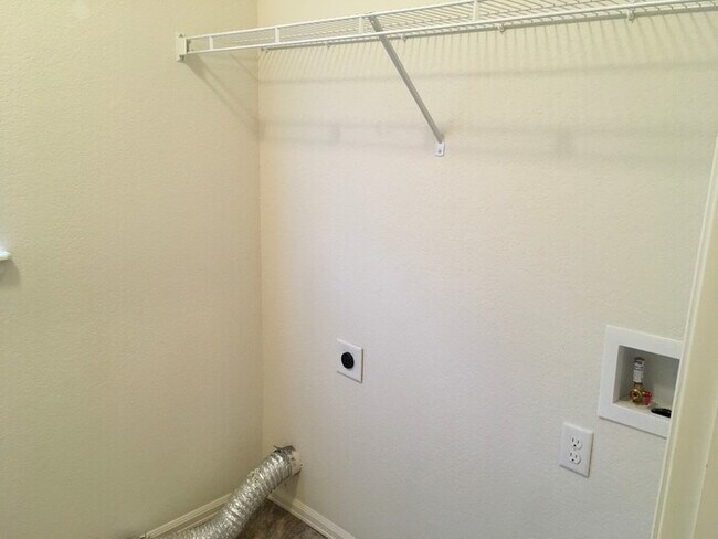 Building Photo - Beautiful 4 Bedroom Two-Story Home in Windsor!