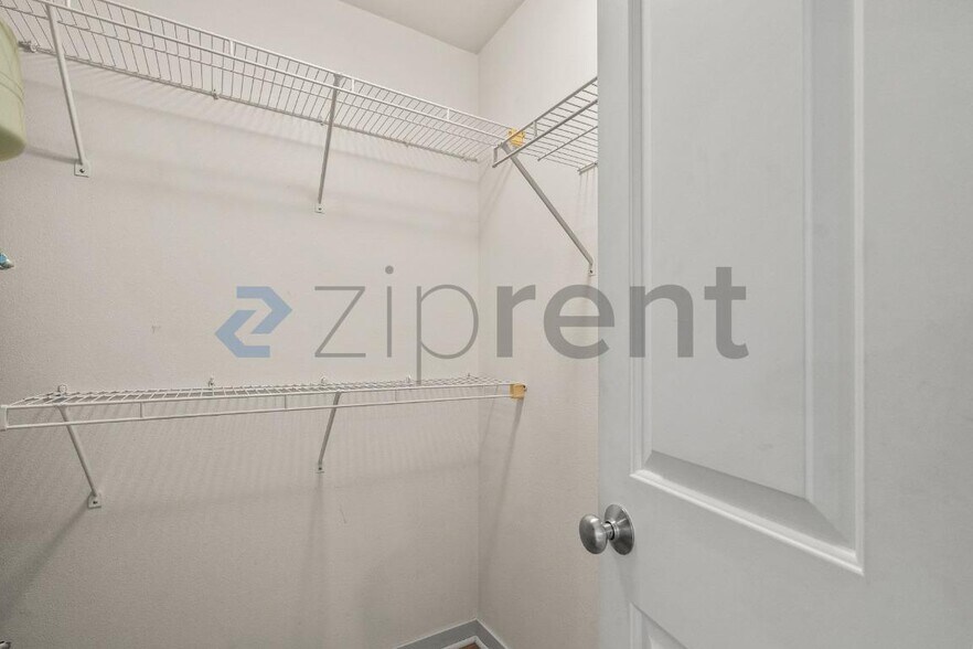Building Photo - Unit 102