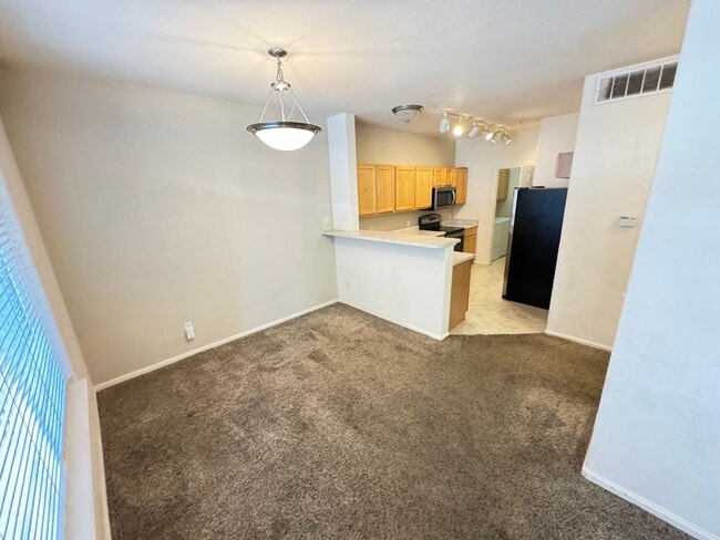 Building Photo - 474 Black Feather Loop