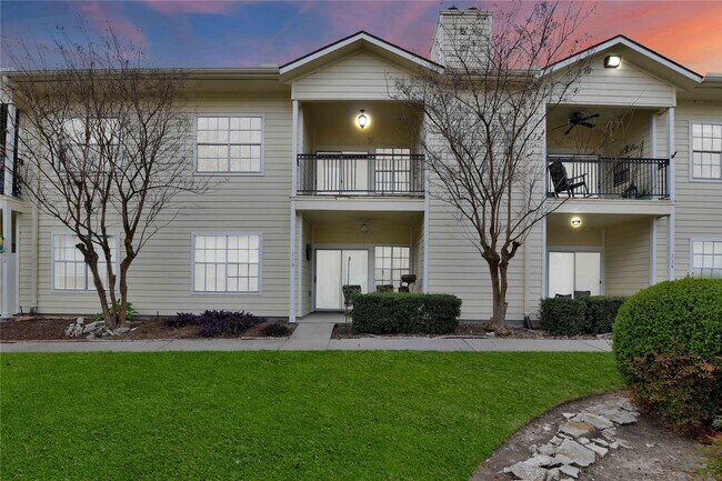 Building Photo - 12565 Melville Dr