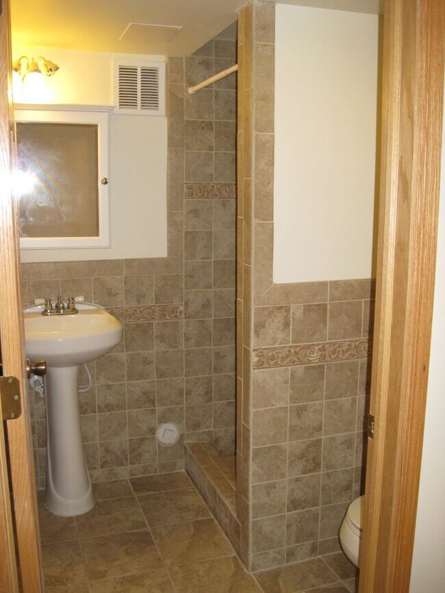 Building Photo - 620-BUCH