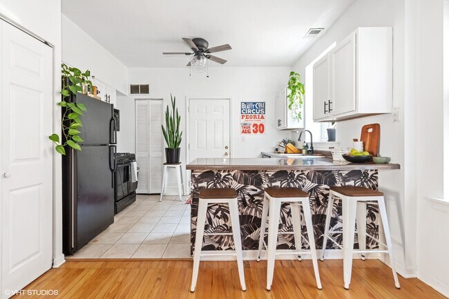 Building Photo - 3429 W Shakespeare Ave