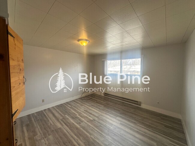 Building Photo - 1440 Alice Ave