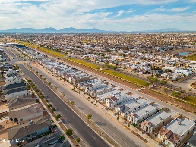 Building Photo - 14735 Pebble Hills Blvd