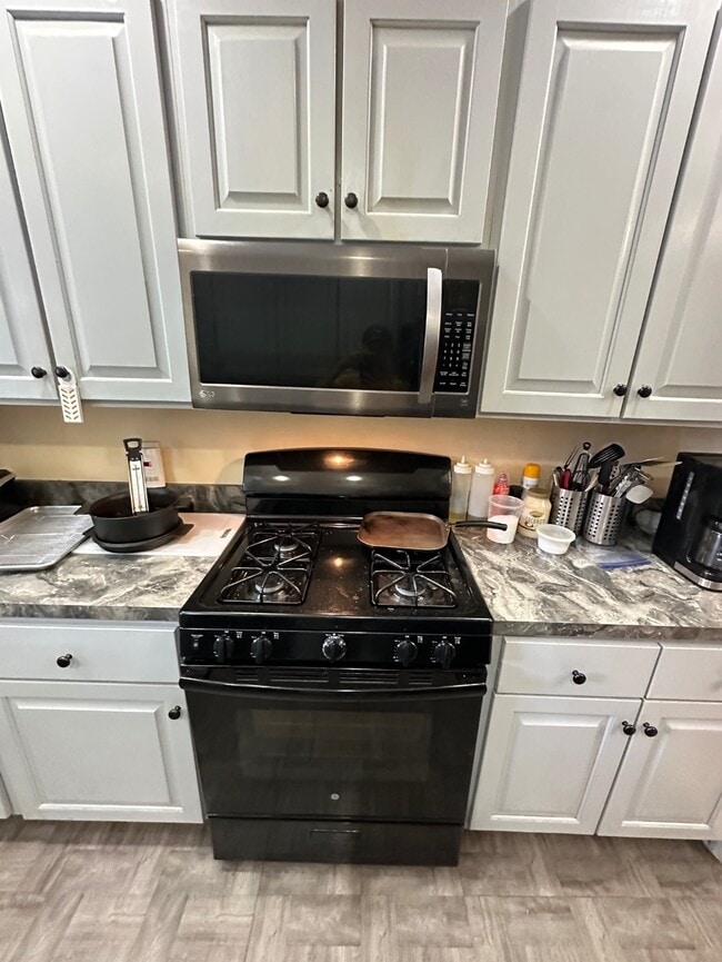 Building Photo - 310 W 33rd St