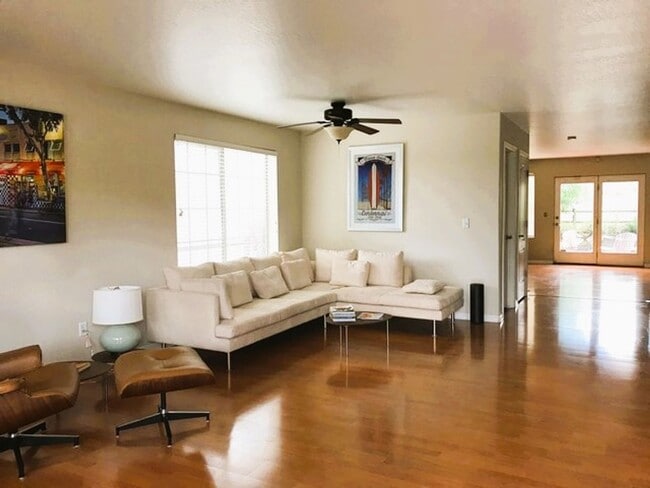 Building Photo - 5820 Sagebrook Dr