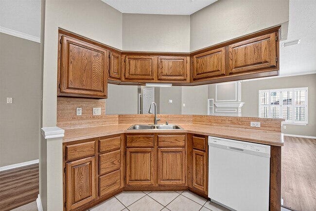 Building Photo - 1502 Beechurst Ct