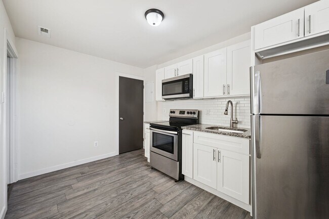 Building Photo - 876 Wynnewood Rd