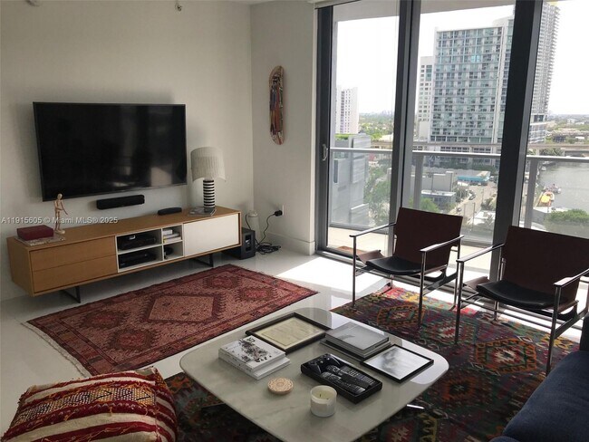 Building Photo - 31 SE 6th St