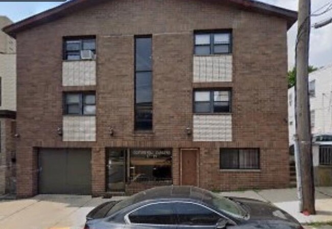 Building Photo - 17 68th St