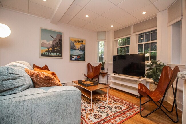 Primary Photo - 1253 Beacon St