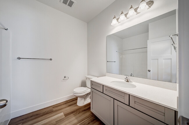 Building Photo - 665 N 380 W