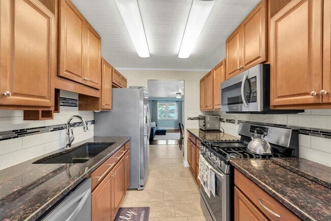 Building Photo - 10032 65th Ave N