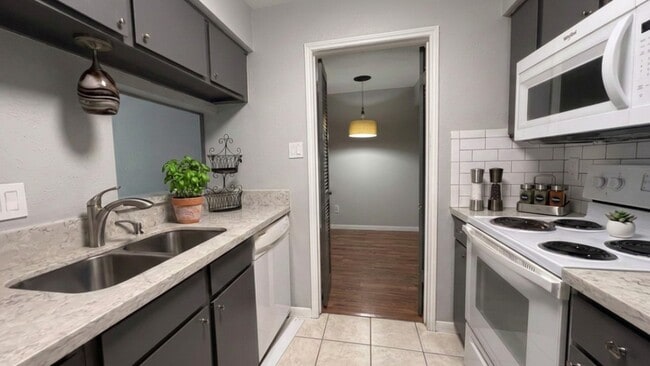 Building Photo - 4647 Wild Indigo St