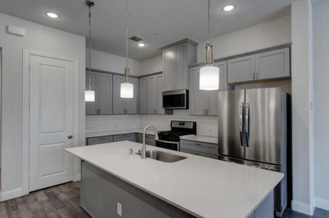 Building Photo - 1564 Windermere Wy