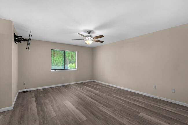 Building Photo - 117 12th Ave