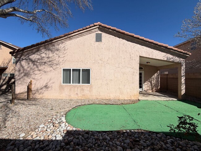 Building Photo - 3 Bedroom Home Near Louisiana Blvd NE & Paseo Del Norte Blvd NE!