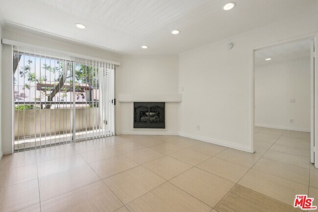 Building Photo - 5535 Canoga Ave