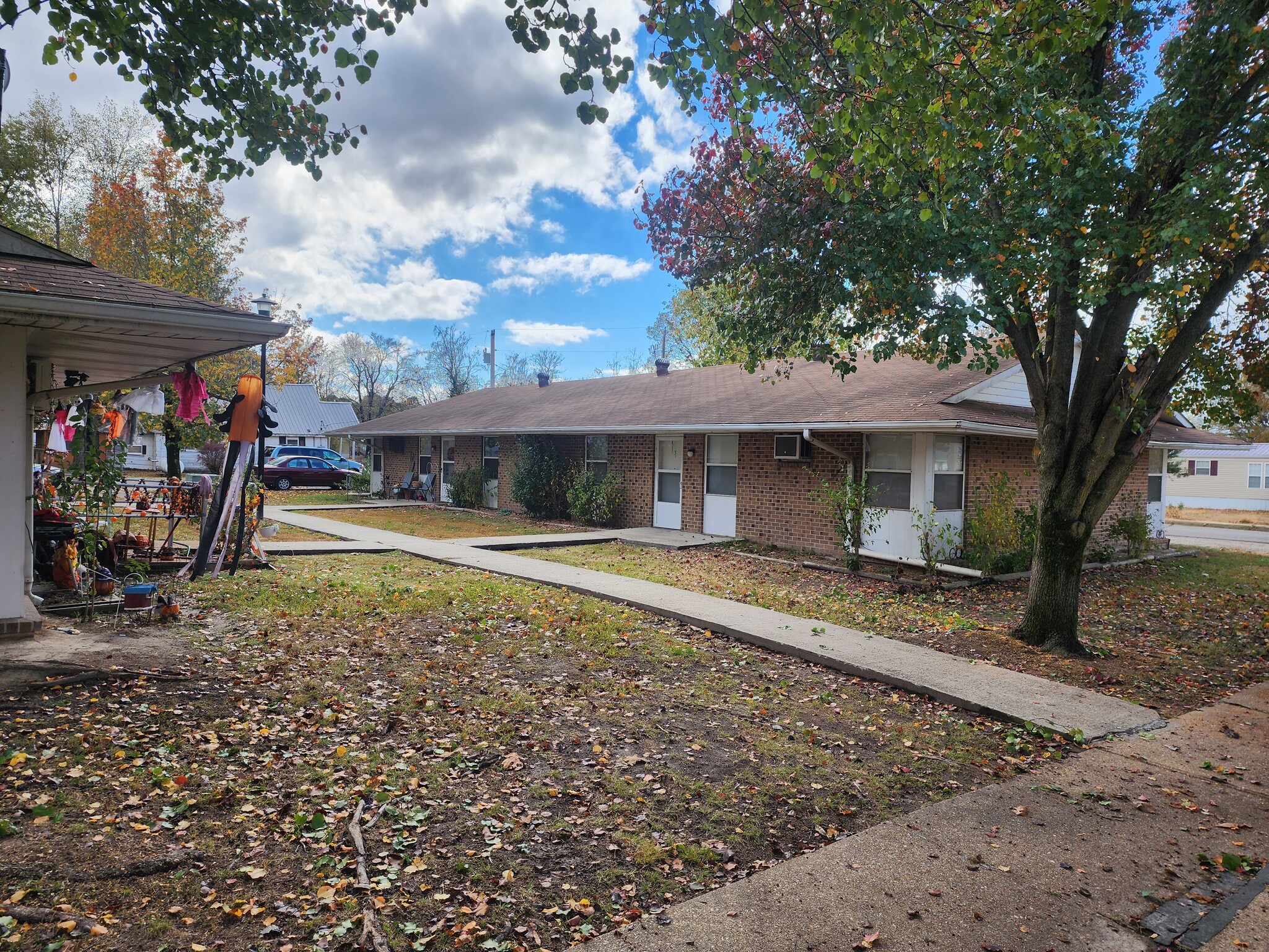 Building Photo - 586 4th St