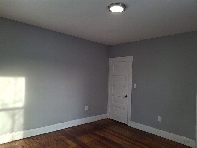 Building Photo - 14 Florence St