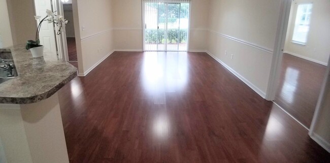 Building Photo - For Rent Beautiful 2/2 First Floor Condo a...