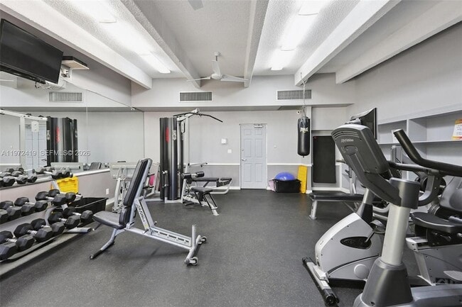 Building Photo - 3101 N Country Club Dr