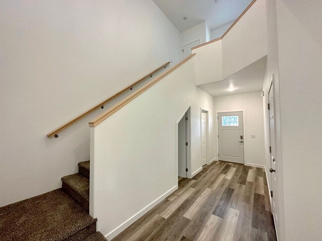 Building Photo - 1529 Pey Dr