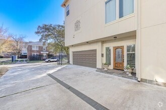 Building Photo - 1326 W Bell St