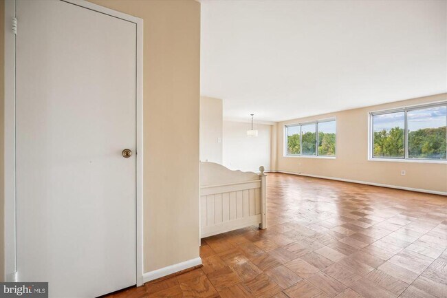Building Photo - 10201 Grosvenor Pl