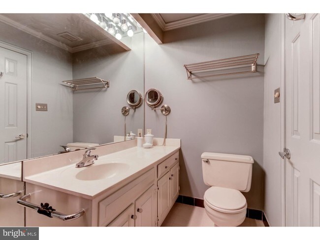 Building Photo - 63 Oak Knoll Dr