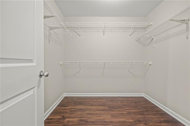 Building Photo - 4940 Breezewood Cir