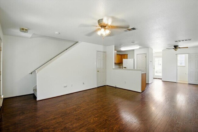 Primary Photo - 508 Crater Lake Dr