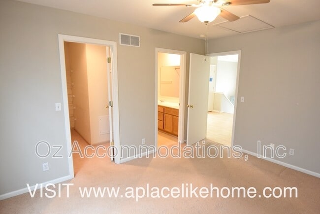 Building Photo - 1151 N Mart-way Dr