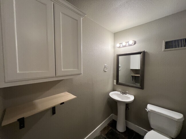 Building Photo - 300 W Dexter Dr